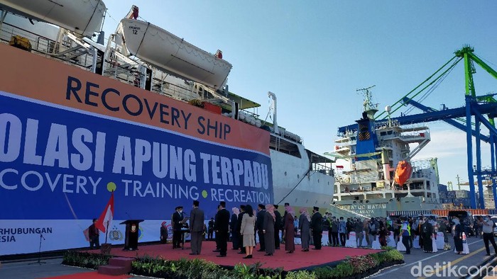 Walkot Makassar Lantik 16 Pejabat di Dermaga Isolasi Apung
