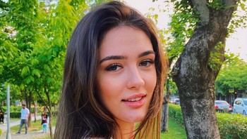 Senyumnya yang menawan memang memukau. Foto: Instagram