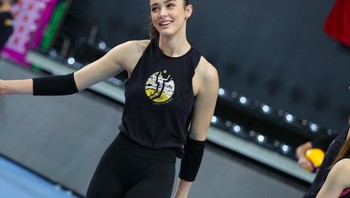 Dia posisisnya sebagai pemain tengah dan blocker. Foto: Instagram