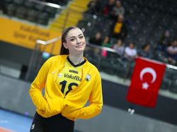 Zehra, Bidadari Voli Turki yang Pukau Netizen