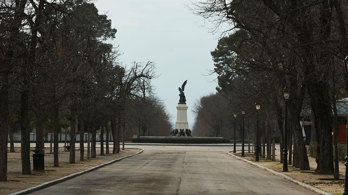 MADRID, SPAIN - FEBRUARY 04: General view of the Retiro park on February 04, 2021 in Madrid, Spain. Four weeks after the 'Filomena' storm, the park still has no reopening date. Some 11,000 of the 17,000 trees in El Retiro have been affected and two out of every three trees are damaged according to data provided by the park management.  Across the city there are an estimated 1.7 million trees, of which 800,000 have been damaged. (Photo by Carlos Alvarez/Getty Images)