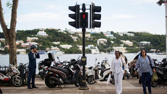 871818948 HAMILTON, BERMUDA - NOVEMBER 8: A view of Hamilton Harbour, November 8, 2017 in Hamilton, Bermuda. In a series of leaks made public by the International Consortium of Investigative Journalists, the Paradise Papers shed light on the trillions of dollars that move through offshore tax havens. (Drew Angerer/Getty Images)