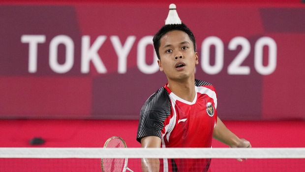 Indonesia's Anthony Sinisuka Ginting competes against Hungary's Gergely Krausz during their men's singles badminton match at the 2020 Summer Olympics, Sunday, July 25, 2021, in Tokyo, Japan. (AP Photo/Dita Alangkara)