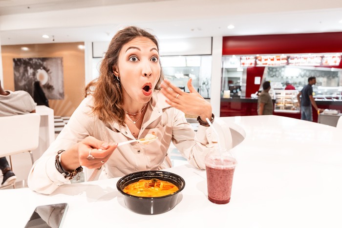 Bahaya makan terlalu cepat Aturan Makan 20 Menit, Ini 5 Risiko Penyakit karena Makan Terlalu Cepat