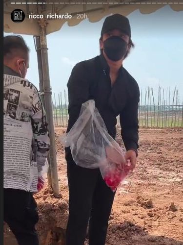 Billy Syahputra hadiri pemakaman ibu amanda manopo