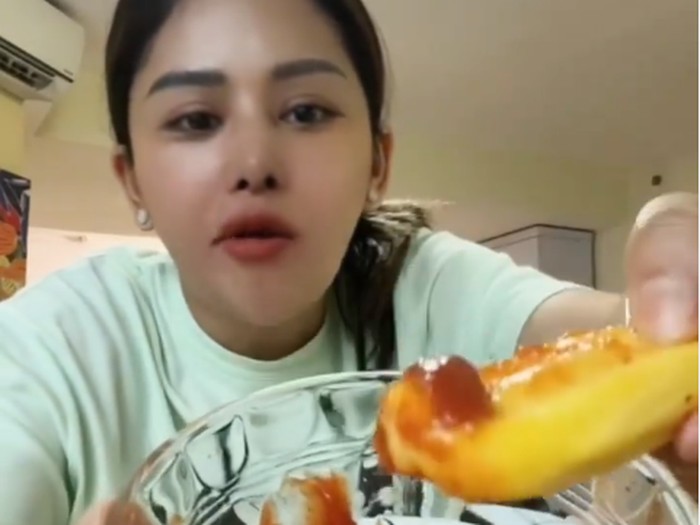 Cara Makan Buah Nangka Ala Farida Nurhan