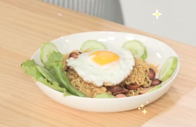 Cha Eun Woo Cicip Indomie Goreng