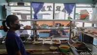 Komunitas Warung Tegal Nusantara (Kowantara) mengkritik aturan makan 20 menit selama PPKM level 4 di sejumlah wilayah.