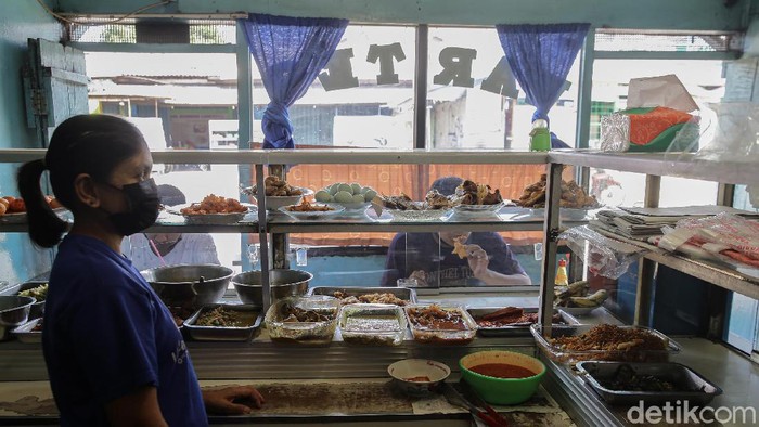 Komunitas Warung Tegal Nusantara (Kowantara) mengkritik aturan makan 20 menit selama PPKM level 4 di sejumlah wilayah.