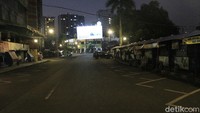 Koordinator PKL Teras Cikapundung Barat Nandang Mulyana mengatakan, sejumlah pedagang masih kebingungan untuk memulai kembali berdagang. Pasalnya, modal mereka terkuras untuk memenuhi kebutuhan hidup selama pembatasan kegiatan ini dilakukan.