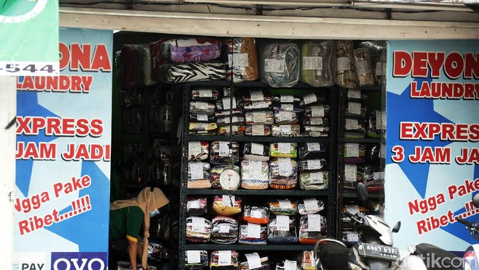 Geliat Usaha Laundry di Tengah PPKM Level 4 Pemerintah kembali memperpanjang Pemberlakuan Pembatasan Kegiatan Masyarakat (PPKM) Level 4 di sejumlah wilayah Pulau Jawa dan Bali hingga 2 Agustus 2021 mendatang.