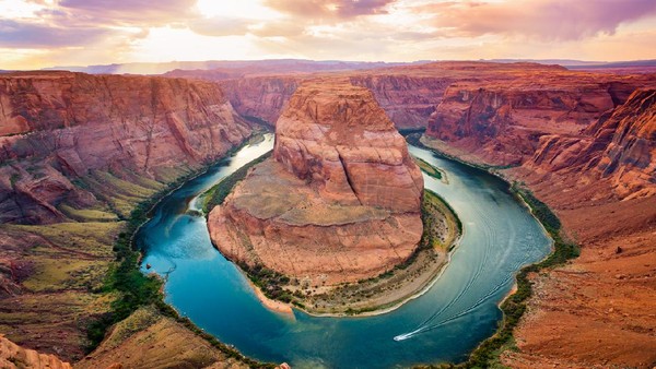 Grand Canyon adalah sebuah ngarai tebing di utara Arizona, Amerika Serikat, hasil pahatan selama jutaaan tahun oleh Sungai Colorado. Kedahsyatan alam membentuk keindahan jurang tebing terjal sepanjang 446 km dengan lebar mulai 6 sampai 29 km dengan kedalaman lebih dari 1.600 meter. (Getty Images/ansonmiao)
