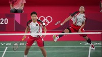 Greysia/Apriyani berusaha bangkit di gim penentu dengan mampu memimpin 11-7 hingga interval. Selepas jeda Fukushima/Hirota tak berdaya meladeni lawan, Greysia Polii/Apriyani Rahayu pun sukses menutup laga Olimpiade Tokyo 2020 ini dengan kemenangan 21/18.