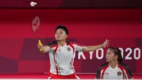 Duel Greysia/Apriyani vs Fukushima/Hirota yang berlangsung di Musasiho Forest Sport Plaza, Selasa (27/7/2021) pagi WIB, berjalan ketat di awal-awal. Permainan rally panjang tak terhindarkan dan keduanya mencatatkan poin 3-3.
