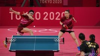 Sebelumnya. mereka kalah dari pasangan China itu dalam final ganda campuran Grand Final Tur Dunia ITTF dan Tur Dunia Swedia Terbuka 2019 ditambah Tur Dunia Jerman Terbuka satu tahun kemudian. (AP Photo/Kin Cheung).