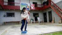 Rumah dua lantai sederhana milik keluarga Pedro Castillo, Presiden terpilih Peru, yang terletak di salah satu distrik termiskin di Peru kini terasa sedikit hampa. AP Photo/Franklin Briceno  