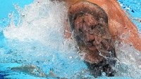 Ada singa di bahu perenang Inggris Adam Peaty. AP Photo/Petr David Josek  