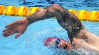 Adam Peaty dari Inggris berolahraga dengan tato cincin Olimpiade saat sesi latihan renang di Tokyo Aquatics Center pada Olimpiade Musim Panas 2020, Rabu, 21 Juli 2021, di Tokyo, Jepang. Foto AP/Matthias Schrader