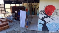 Tempat wisata di Mojokerto juga mengibarkan bendera putih. Mereka ingin mengetuk hati Presiden Jokowi atas nasib mereka (Hilda Meilisa Rinanda/detikcom)
