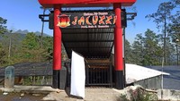 Begitu juga dengan di Jawa Timur. Mojokerto salah satunya yang ikut memprotes dengan memasang bendera putih. Hilda Meilisa Rinanda/detikcom
