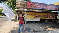 Sejumlah pengelola tempat wisata juga turut mengibarkan bendera merah putih. Karena mereka bersama dengan para pedagang yang ada didalamnya itu ikut terimbas PPKM ini. Hilda Meilisa Rinanda/detikcom