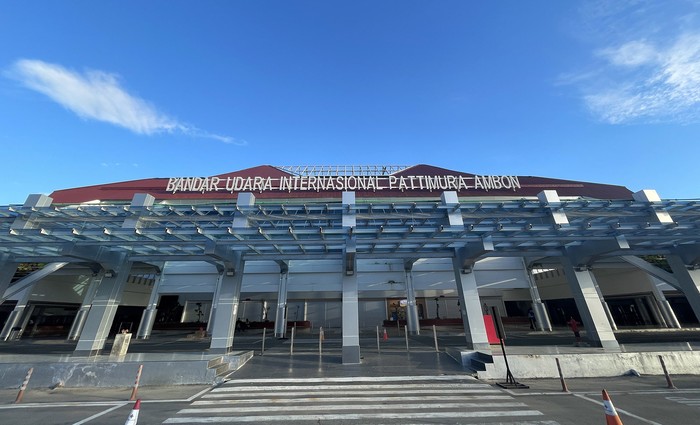 Bandara Pattimura Ambon kini memiliki wajah baru setelah pengembangan dan beautifikasi terminal penumpang rampung dengan total luasan terminal menjadi 16.090 meter persegi dari sebelumnya seluas 10.270 meter persegi.