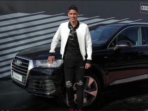 Selangkah Lagi Jadi Pemain MU, Intip Koleksi Mobil Raphael Varane