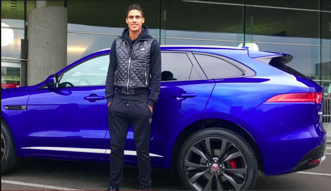 Manchester United dilaporkan tinggal selangkah lagi mendapatkan Raphael Varane dari Real Madrid. Kedua klub disebut segera mencapai kata sepakat.
