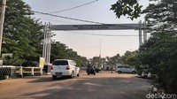 575 orang itu dimakamkan di 10 TPU di Kabupaten Bogor, yakni TPU Pondok Rajeg, TPU Tajur Halang, TPU Ciomas, TPU Cipenjo, TPU Gunungputri, TPU Jonggol, TPU Jabon, TPU Rancabungur, TPU Galuga, TPU Growong. Satgas Kabupaten Bogor mencatat, saat ini ada 36.452 kasus positif COVID-19 di Kabupaten Bogor. Dengan rincian, 27.957 orang dinyatakan sembuh, 438 meninggal dunia dan 8.051 orang berstatus positif aktif.