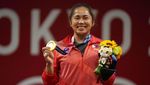 Foto: Sejarah! Lifter Ini Raih Emas Pertama Filipina di Olimpiade