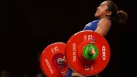 Emas pertama Filipina di ajang Olimpiade disumbangkan oleh lifter, Hidilyn Diaz. Diaz menjadi yang terbaik pada cabang angkat besi nomor 55kg putri dalam pertandingan yang digelar di Tokyo International Forum, Selasa (26/7/2021).  