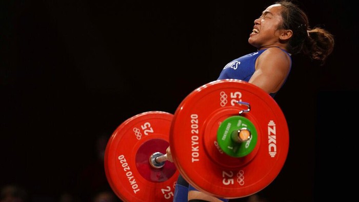 Lifter Filipina Raih Emas Pertama Sepanjang Sejarah Olimpiade Hidilyn Diaz of Philippines celebrates with Weightlifting Philippines federation president Monico Puntuevella after winning the gold medal in the women's 55kg weightlifting event, at the 2020 Summer Olympics, Monday, July 26, 2021, in Tokyo, Japan. (AP Photo/Luca Bruno)