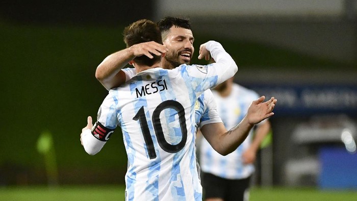 CUIABA, BRAZIL - JUNE 28: Lionel Messi of Argentina celebrates with teammate Sergio Agüero after scoring the third goal of his team during a Group A match between Argentina and Bolivia as part of Copa America 2021 at Arena Pantanal on June 28, 2021 in Cuiaba, Brazil. (Photo by Rogerio Florentino/Getty Images)