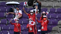 Penyelenggaraan Olimpiade yang diselenggarakan tanpa penonton dari kalangan umum tersebut merupakan keputusan di tengah kondisi darurat COVID-19 yang sedang diberlakukan di Ibu Kota Jepang.  