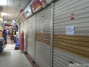 Pasar Tanah Abang Sepi, Sejumlah Pedagang Jual hingga Sewakan Toko