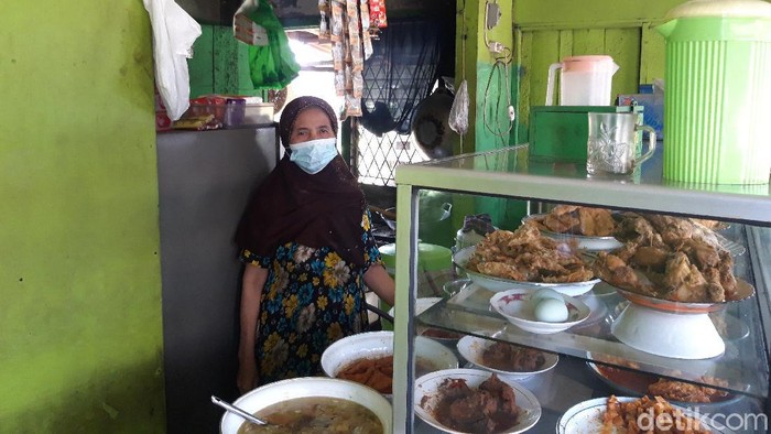 Pedagang warteg di Tangerang Selatan
