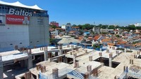 Pembangunan rumah deret ini sempat mengalami keterlambatan. Hal itu dikarenakan beberapa faktor mulai dari kendala teknis, sosial, hingga kendala anggaran.