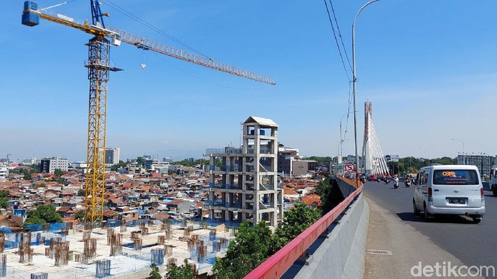 Pemerintah Kota (Pemkot) Bandung menargetkan pembangunan rumah deret Tamansari Tahap I sebanyak 189 unit rampung tahun ini. Realisasi tahap 1 lebih ke arah bangunan konstruksinya di blok C 8 lantai dan Blok A 4 lantai.