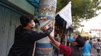 Mereka memohon, agar pemerintah memberikan kelonggaran terhadap para pedagang. Satu satunya cara bertahan hidup dalam kondisi seperti ini, tandas Yadi adalah membuka warung kembali agar mendapat penghasilan.
