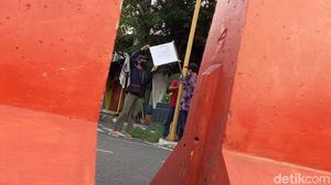 PPKM, Pedagang di Tegal Kibarkan Bendera Putih
