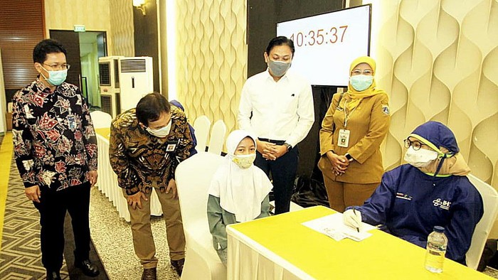 PT Bank Mandiri berkolaborasi dengan Otoritas Jasa Keuangan (OJK), Bank Indonesia dan Pemprov DKI Jakarta menggelar vaksinasi kolaborasi.