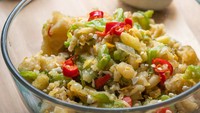 Kalau tahu cara membuatnya, tumis pare rasanya segar tidak pahit, Bahkan gurih renyah karena dipadukan dengan telur. Cara meraciknya bisa dilihat di resep ini. Foto: iStock