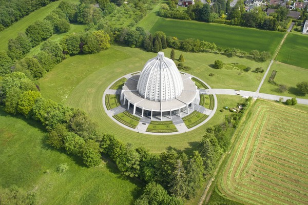 Jerman pun punya rumah ibadah Bahai di Kota Langenhain. Bangunan rumah ibadahnya indah-indah, ya! (Getty Images)