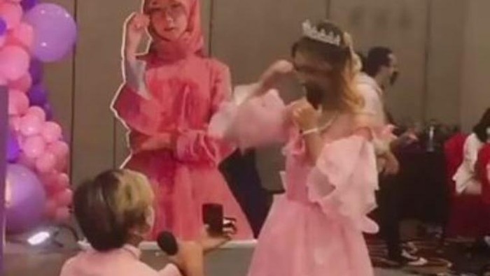 Seleb TikTok Juyy Putri gelar pesta ultah di masa PPKM, Satpol PP Bekasi tegur pihak hotel (Dok.istimewa/tangkapan layar)