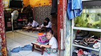 Selain itu dengan adanya PPKM Darurat, ada tujuh provinsi yang wajib melakukan pembelajaran jarak jauh (PJJ) yakni DKI Jakarta, Banten, Jawa Barat, Jawa Tengah, Daerah Istimewa Yogyakarta, Jawa Timur, dan Bali. Daerah-daerah ini tidak diperkenankan melakukan pembelajaran tatap muka terbatas hingga PPKM Darurat berakhir.