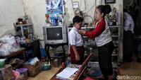 Kebijakan ini juga diamanatkan oleh Instruksi Menteri Dalam Negeri Nomor 15 Tahun 2021 yang diterbitkan pada Jumat (2/7/2021), bagi wilayah dengan kriteria 4 PPKM Darurat. Kebijakan ini juga diamanatkan oleh Instruksi Menteri Dalam Negeri Nomor 15 Tahun 2021 yang diterbitkan pada Jumat (2/7/2021), bagi wilayah dengan kriteria 4 PPKM Darurat.