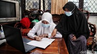 Perlu diketahui Pemprov DKI Jakarta pernah melakukan uji coba belajar tatap muka secara terbatas di sekolah.