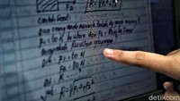 Untuk sistem pembelajaran sekolah online ini dalam sehari hanya 2 mata pelajaran saja dengan durasi dari pukul 07.00 WIB-12.00 WIB.