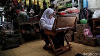 FotSejumlah anak belajar dengan sistem pembelajaran daring (online) di rumah kawasan RW 05 Sunter Agung, Jakarta Utara, Selasa (27/7/2021).