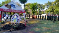 Sebagai bentuk penghormatan atas jasanya, Serma KKO (Purn) Samuri dimakamkan di Taman Makam Pahlawan (TMP) 10 November dengan upacara militer. 